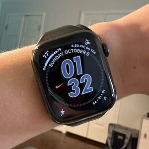 Apple Watch Series 8 + Gold Milanese Loop!